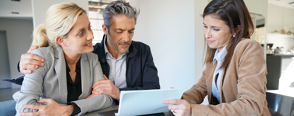 A Texas REALTOR® meets with a couple